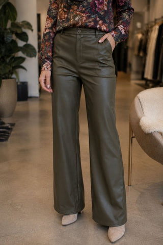 Fenta lederlook broek Dark Olive - Dresses Boutique B.V.