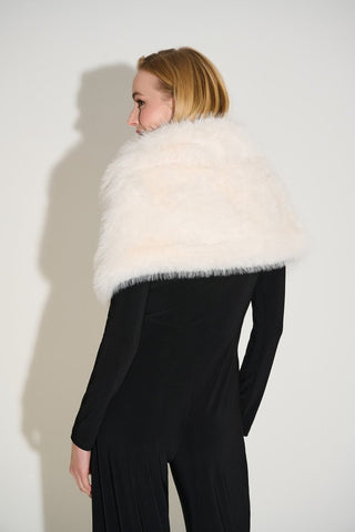 Faux fur cape X Vanilla - Dresses Boutique B.V.