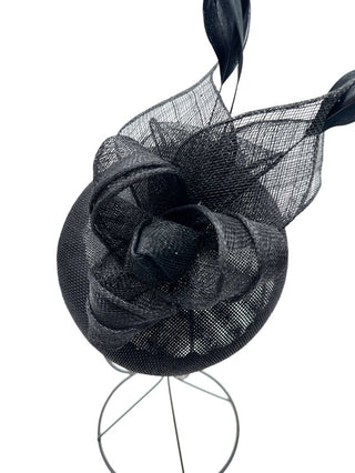 Nila fascinator Black - Dresses Boutique B.V.