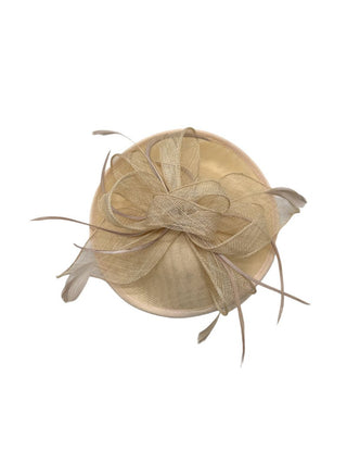 Sensia fascinator Beige - Dresses Boutique B.V.