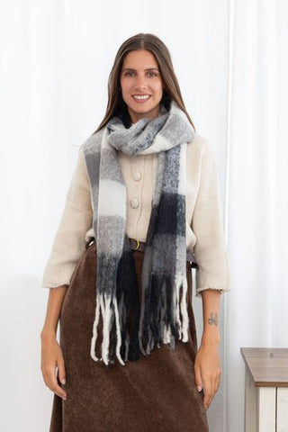 Winter scarf 3 - Dresses Boutique B.V.